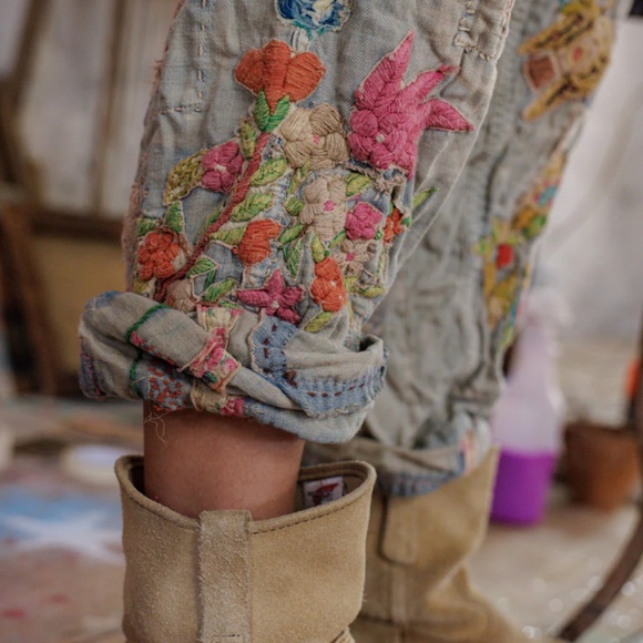 🦋MAGNOLIA PEARL FLORAL MINER DENIMS🦋 - Picture 4 of 8